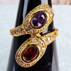 Pretty goldtone, red purple bling size 8 costume ring